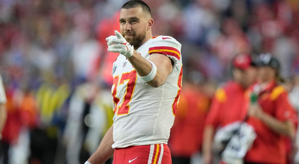 Travis Kelce, Chiefs TE, Hyperextends Knee Prior to Opener