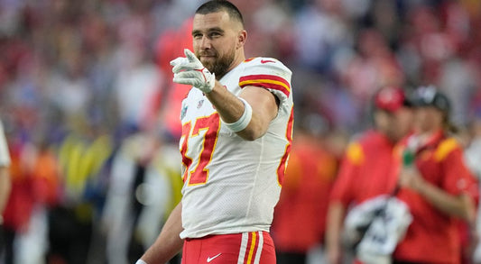 Travis Kelce, Chiefs TE, Hyperextends Knee Prior to Opener