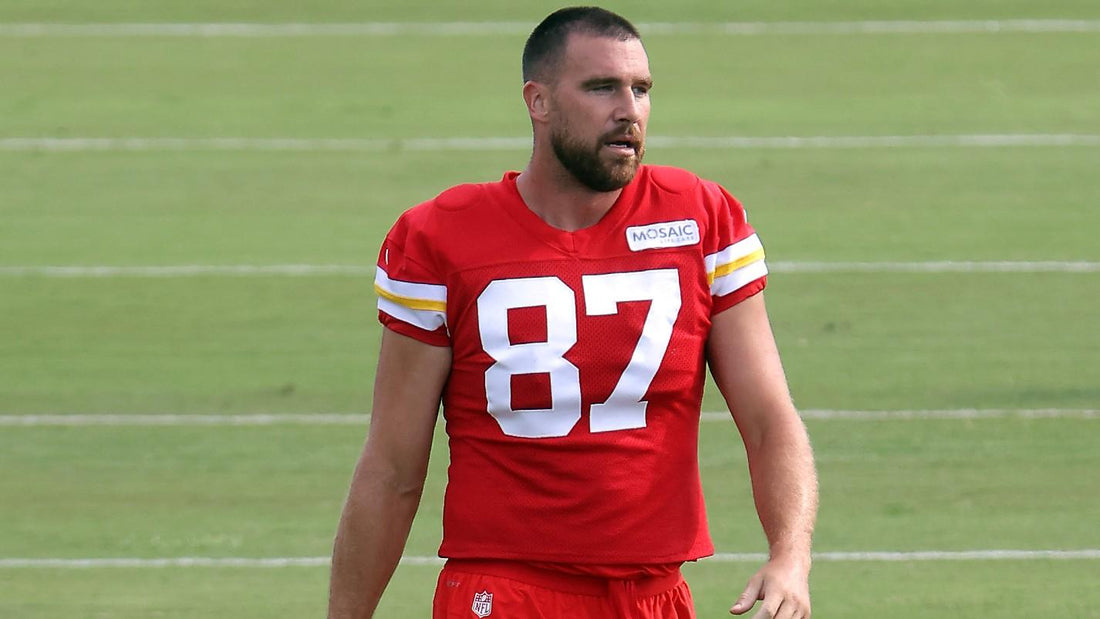 Travis Kelce of the Chiefs will not play against the Lions because of a knee injury.